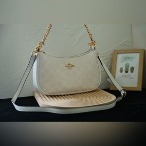 NWT coach Teri Shoulder Bag In Signature Canvas